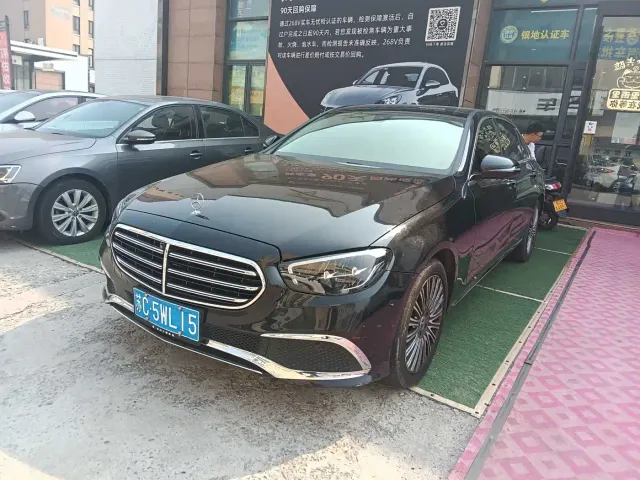 Фотография автомобиля — Mercedes-Benz E-Class