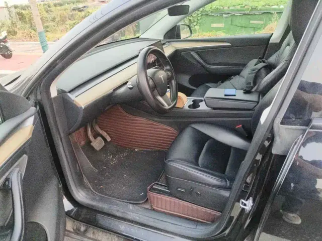 Tesla Model Y — Фото автомобиля 8