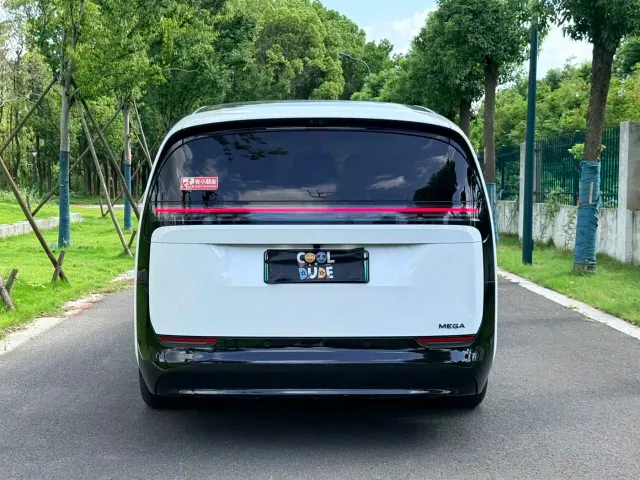 Li Auto MEGA — Фото автомобиля 5