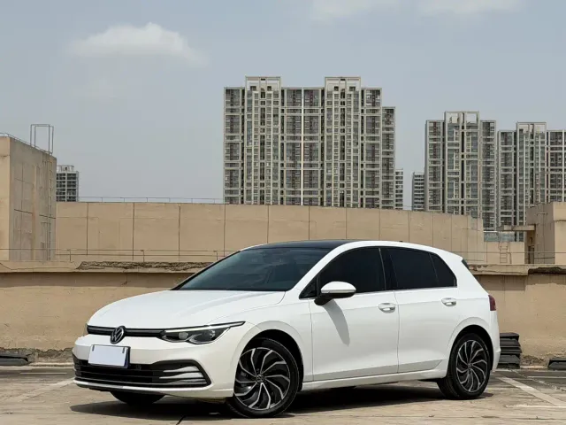 Фотография автомобиля — Volkswagen Golf