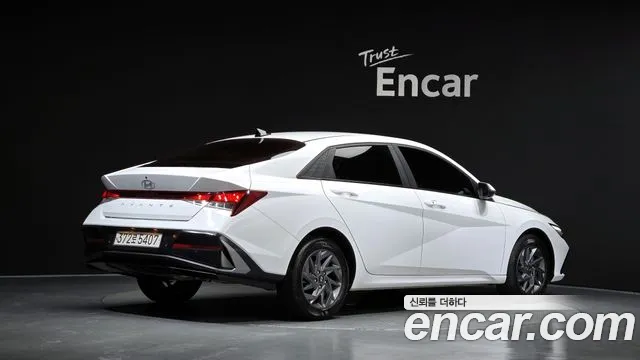 Hyundai Avante CN7 — Фото автомобиля 2