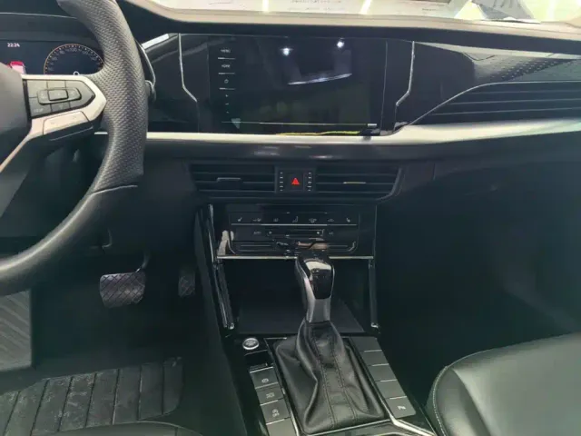 Volkswagen Passat — Фото автомобиля 12