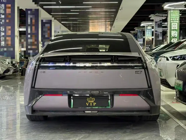 Xpeng P7 — Фото автомобиля 14
