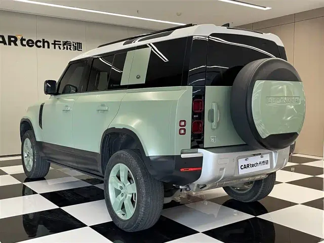 Land Rover Defender — Фото автомобиля 6