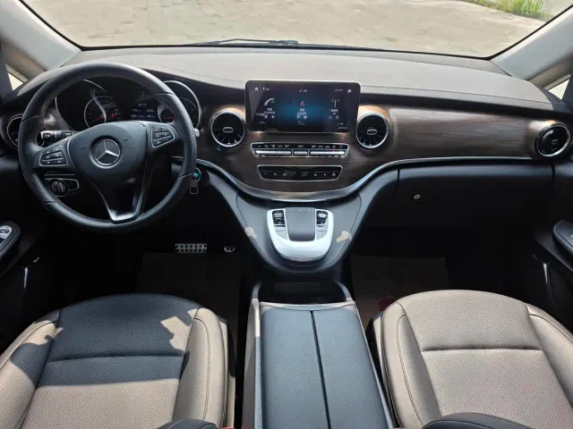 Mercedes-Benz V-Class — Фото автомобиля 12