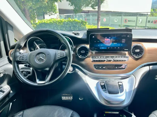 Mercedes-Benz V-Class — Фото автомобиля 11