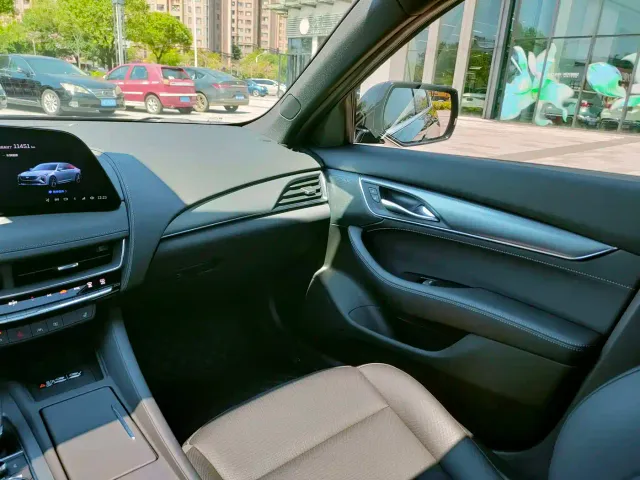Cadillac CT5 — Фото автомобиля 25