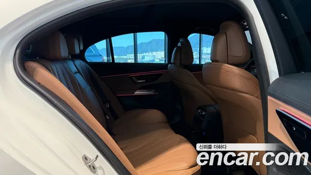 Mercedes-Benz E-Class — Фото автомобиля 17