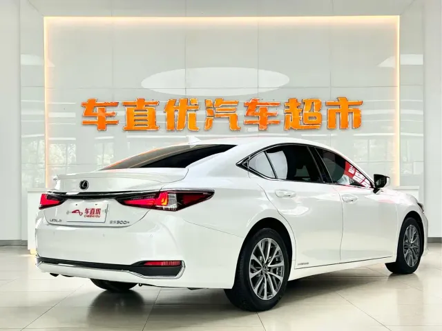 Lexus ES — Фото автомобиля 5