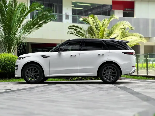 Land Rover Range Rover Sport — Фото автомобиля 3