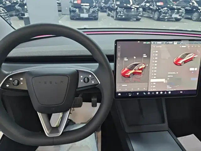 Tesla Model 3 — Фото автомобиля 9