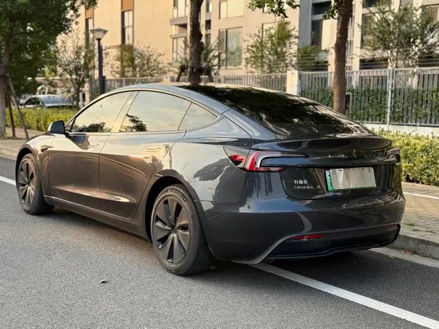 Tesla Model 3 — Фото автомобиля 3