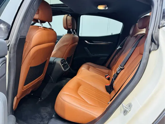 Maserati Ghibli — Фото автомобиля 10