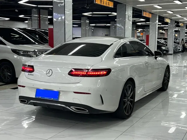 Mercedes-Benz E-Class — Фото автомобиля 10