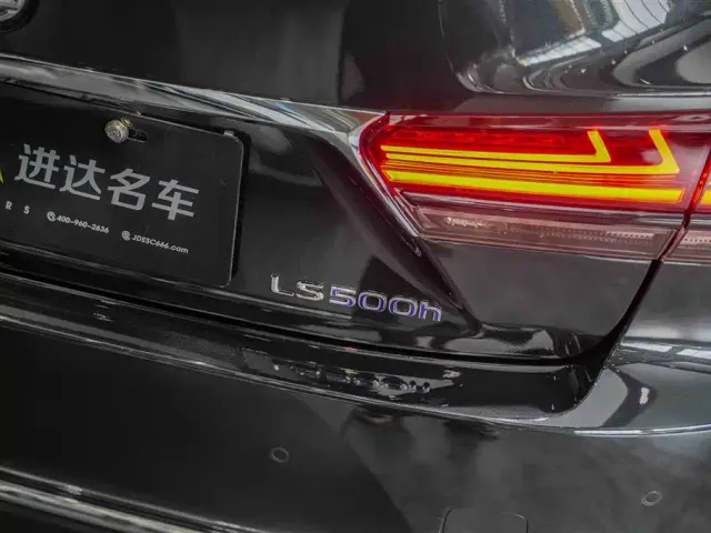 Lexus LS — Фото автомобиля 16