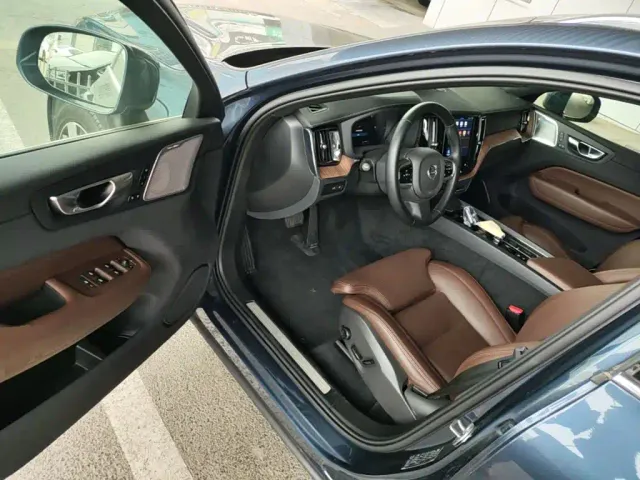 Volvo XC60 — Фото автомобиля 15