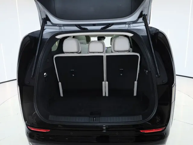 Li Auto MEGA — Фото автомобиля 19