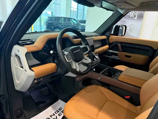 Land Rover Defender — Фото автомобиля 7