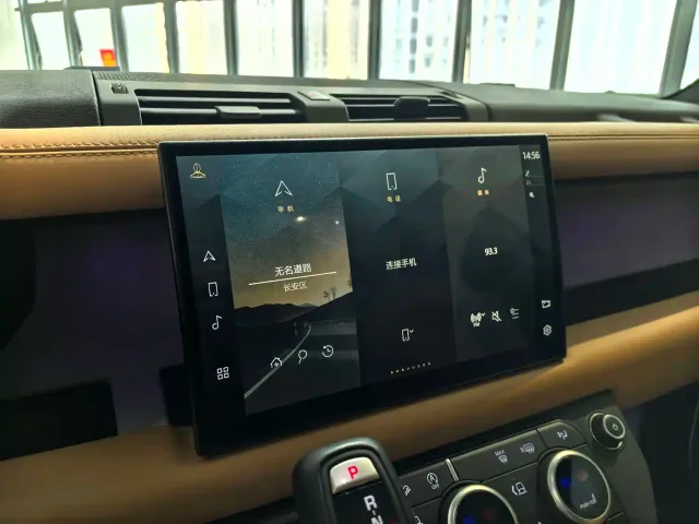 Land Rover Defender — Фото автомобиля 8