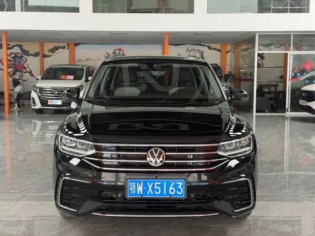 Volkswagen Tiguan L — Фото автомобиля 2