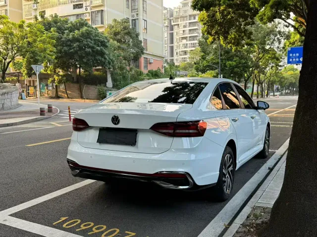Volkswagen Lavida — Фото автомобиля 6
