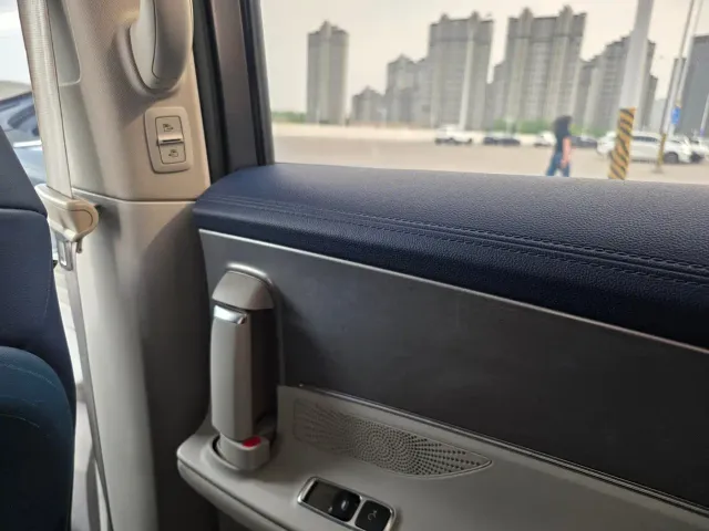 Roewe iMAX8 — Фото автомобиля 10