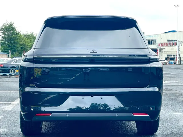 Li Auto L8 — Фото автомобиля 5