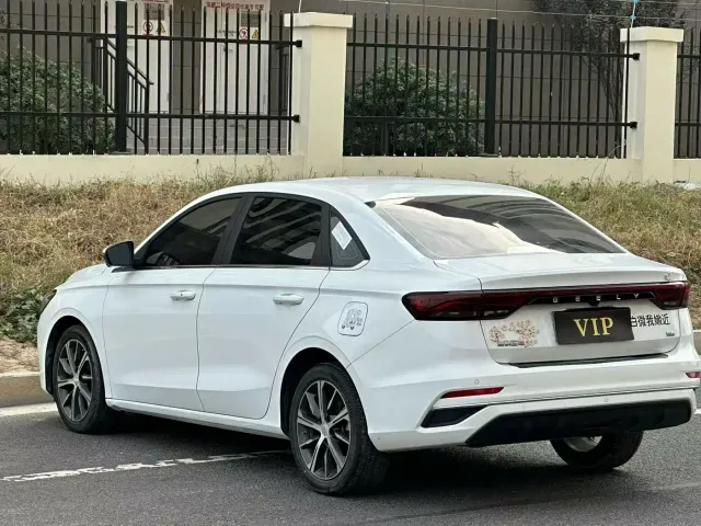 Geely Emgrand — Фото автомобиля 7