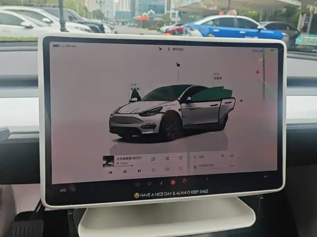 Tesla Model Y — Фото автомобиля 14