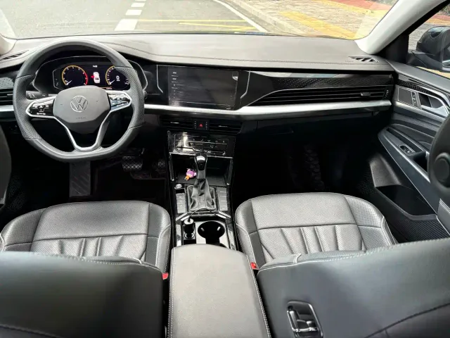 Volkswagen Passat — Фото автомобиля 12