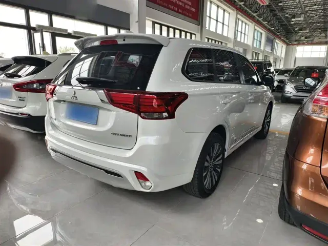 Mitsubishi Outlander — Фото автомобиля 10