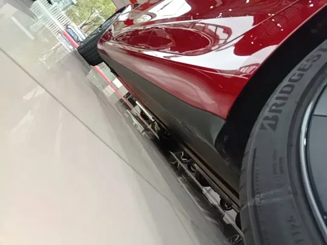 Tesla Model 3 — Фото автомобиля 21