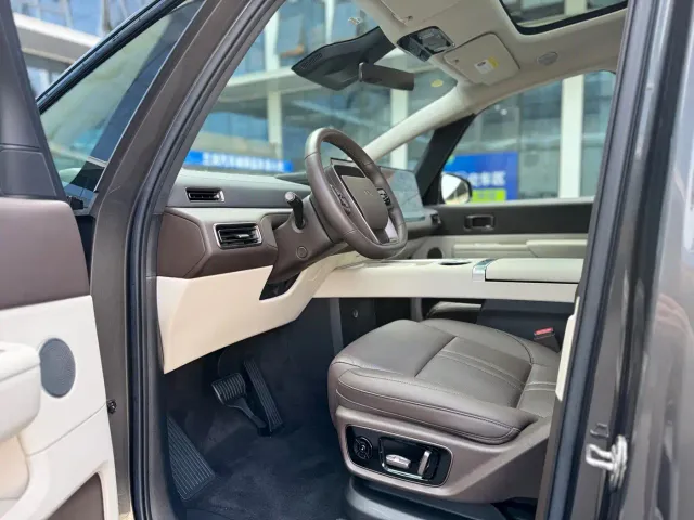Li Auto MEGA — Фото автомобиля 9