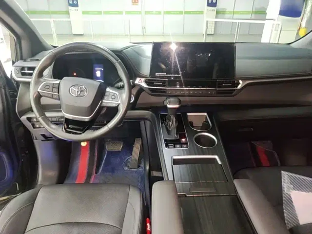 Toyota Sienna — Фото автомобиля 9