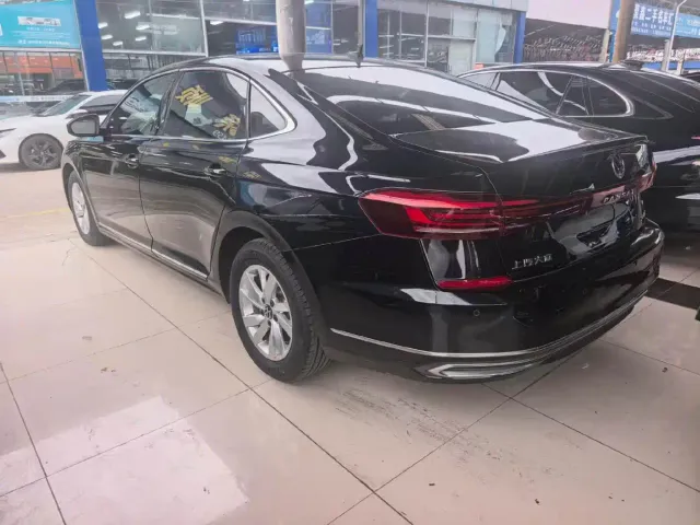 Volkswagen Passat — Фото автомобиля 8