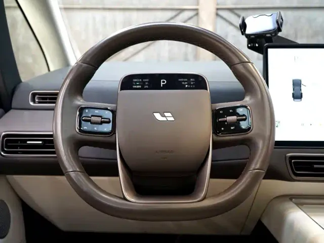 Li Auto MEGA — Фото автомобиля 15