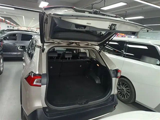Toyota Wildlander — Фото автомобиля 18