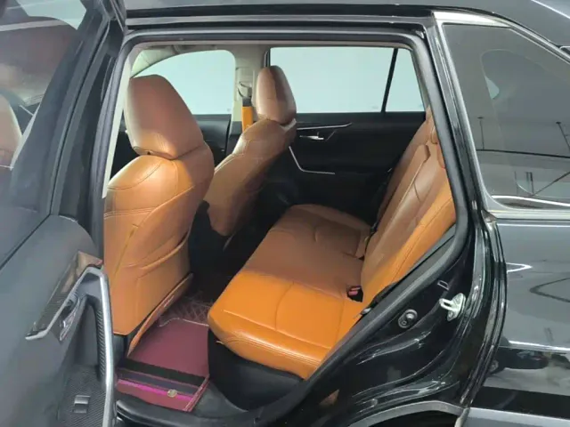 Toyota RAV4 — Фото автомобиля 16
