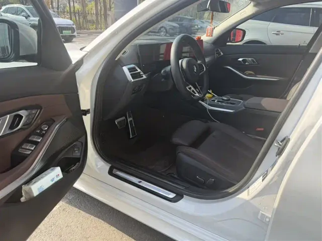 BMW 3 Series — Фото автомобиля 8