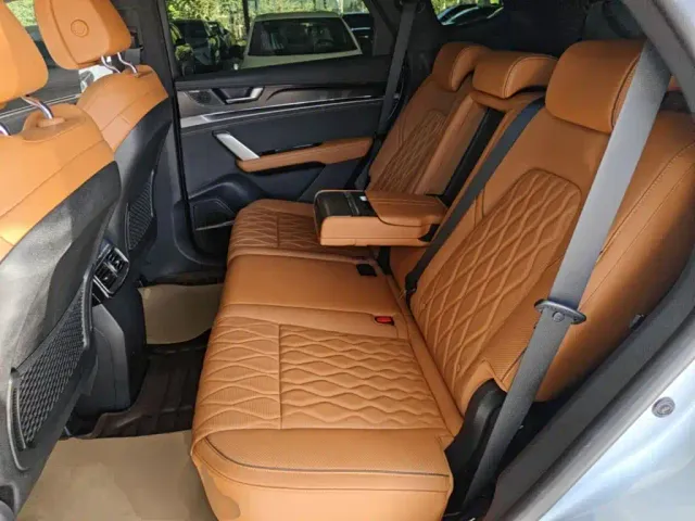 BYD Tang — Фото автомобиля 16