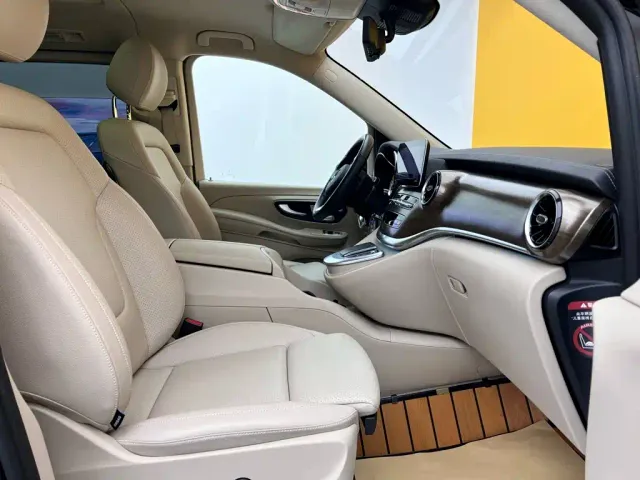 Mercedes-Benz V-Class — Фото автомобиля 19
