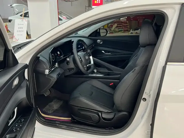 Hyundai Elantra — Фото автомобиля 9