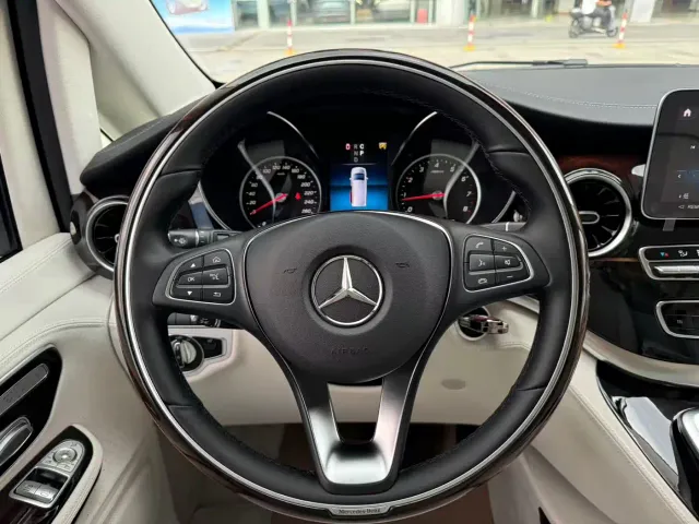 Mercedes-Benz V-Class — Фото автомобиля 15