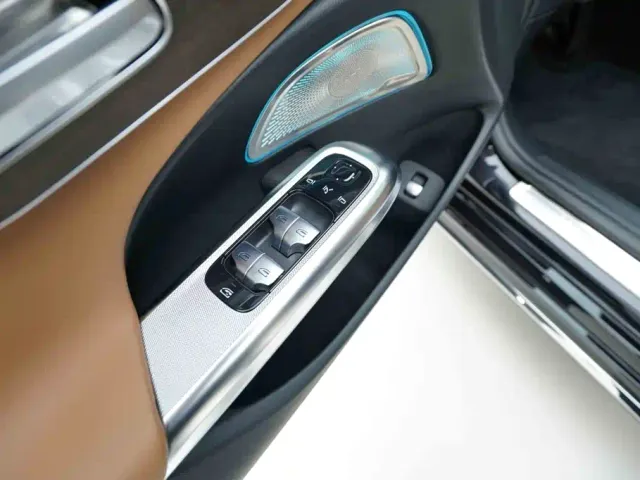 Mercedes-Benz E-Class — Фото автомобиля 10