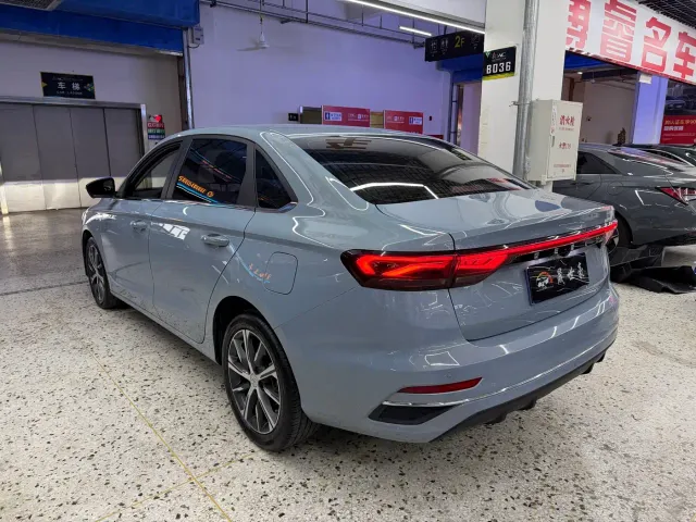 Geely Emgrand — Фото автомобиля 4