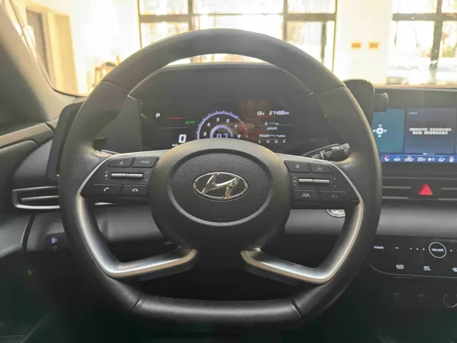 Hyundai Elantra — Фото автомобиля 16