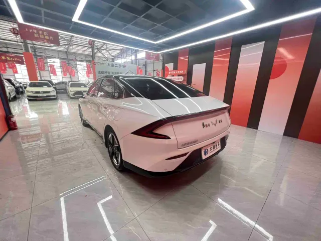 Wuling Starlight — Фото автомобиля 8