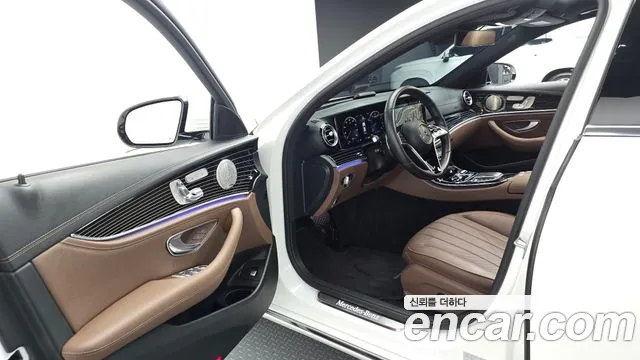 Mercedes-Benz E-Class — Фото автомобиля 10