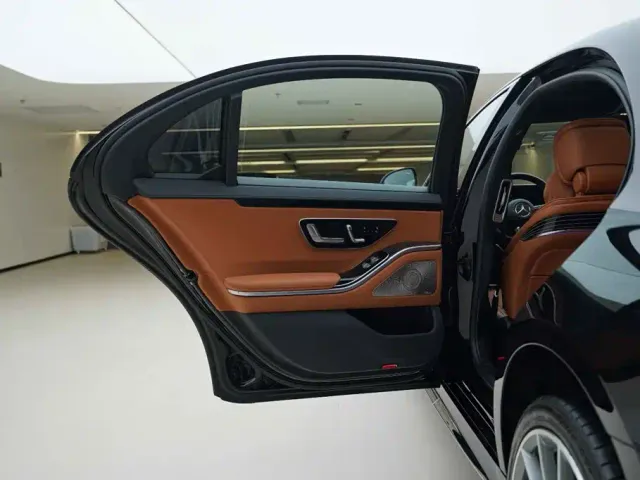 Mercedes-Benz S-Class — Фото автомобиля 15