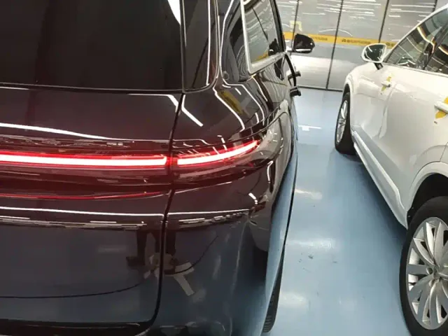 Li Auto L8 — Фото автомобиля 7